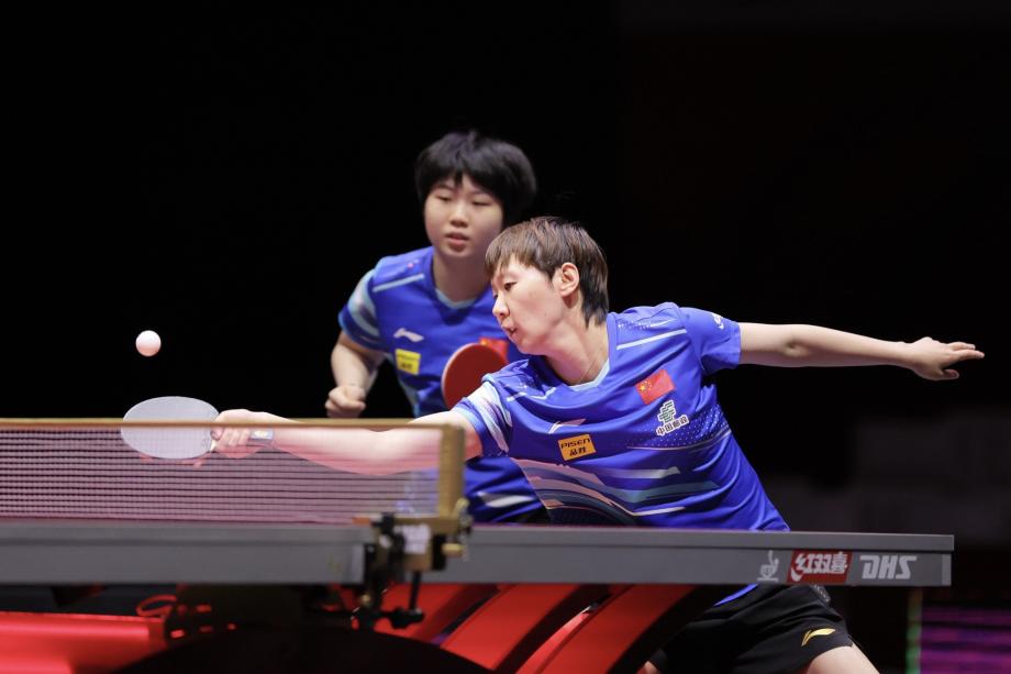 [图]王曼昱/蒯曼3-0李凯敏/江芷林 晋级下一轮  世界赛女双八强乒乓球新闻最新消息乒乓球新闻